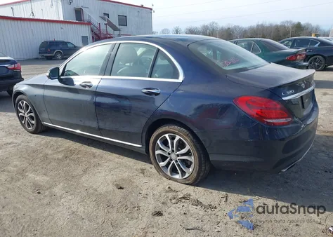 2015 Mercedes-Benz C 300 4Matic z USA, uszkodzony, nr VIN 55SWF4KB9FU047776